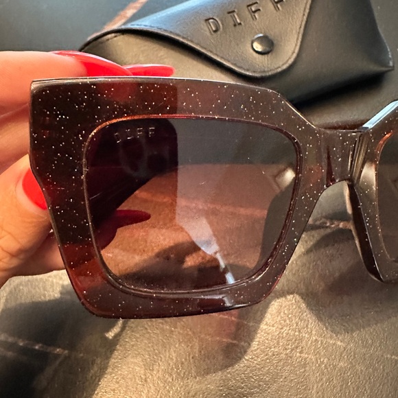 DIFF Eyewear Dani Sunglasses - CHESTNUT - Picture 4 of 12